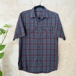 Swiss Tech Gray Burgundy Plaid Short Sleeve Button Down Shirt Small